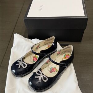 Gucci Girls Black Dress Shoes with Silver Bow